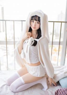 边摸边吃奶边做下面免费视频_超清在线视频播放